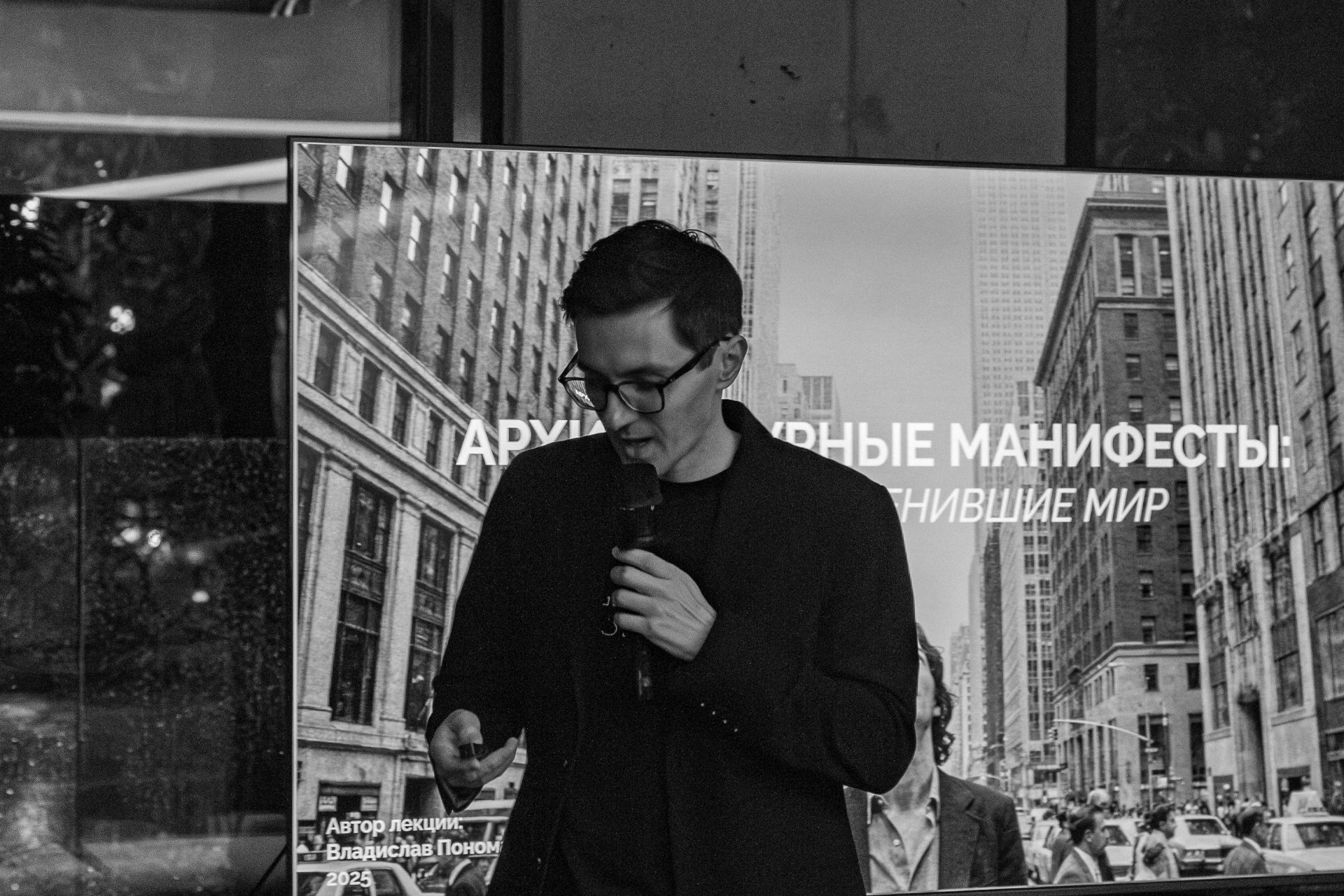 Обложка публикации «Книжный клуб МОА. Начало.» — МОА